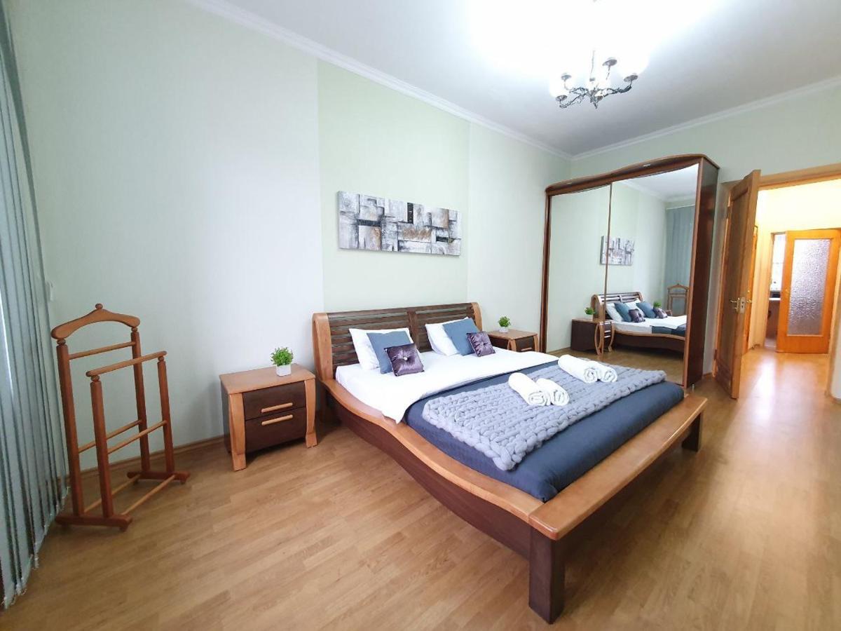 Inn Home Apartments In Kiev Center Exteriör bild
