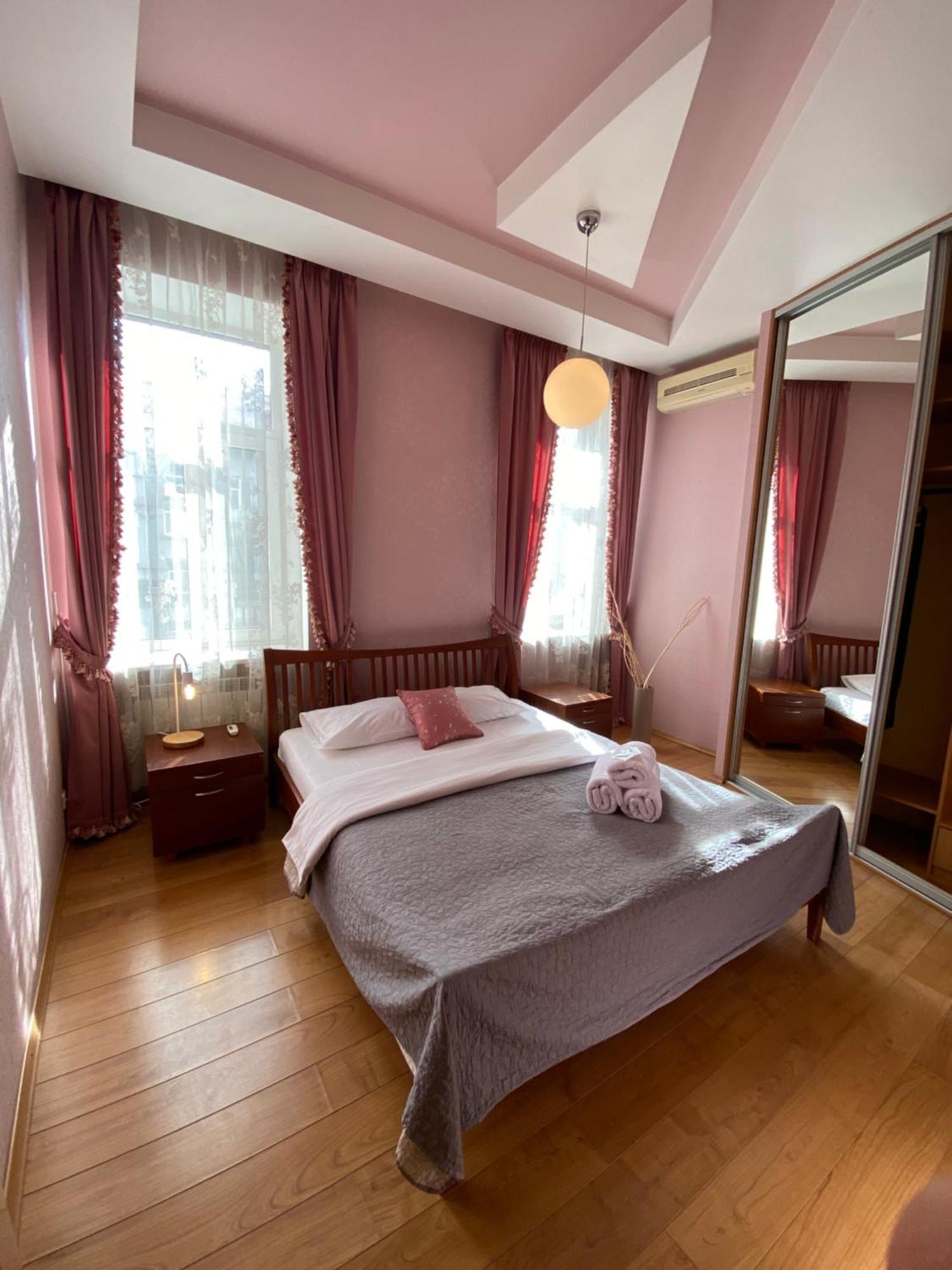 Inn Home Apartments In Kiev Center Exteriör bild