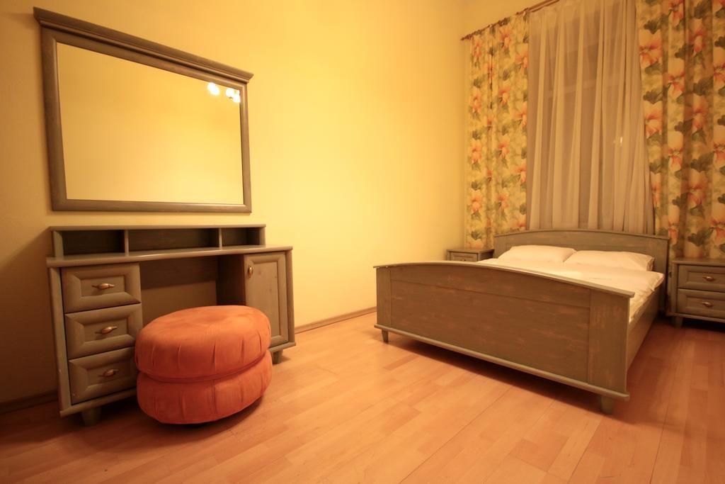 Inn Home Apartments In Kiev Center Exteriör bild