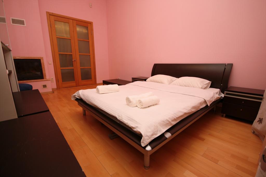 Inn Home Apartments In Kiev Center Exteriör bild