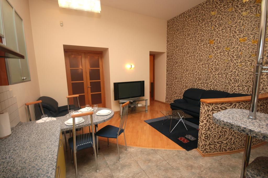 Inn Home Apartments In Kiev Center Exteriör bild