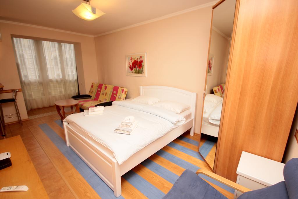 Inn Home Apartments In Kiev Center Exteriör bild