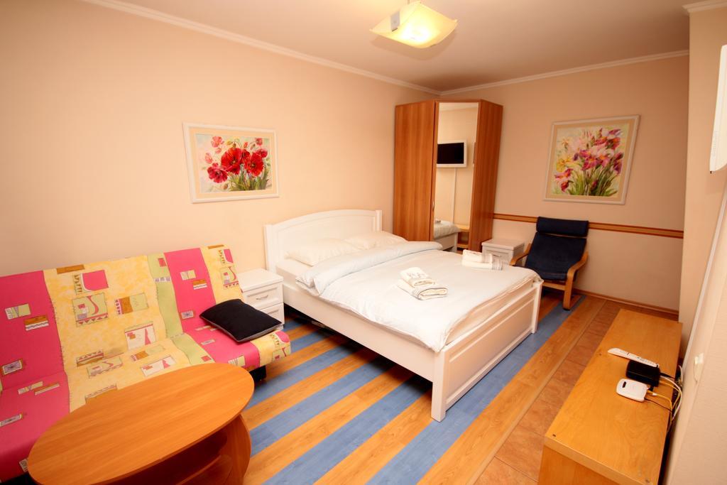 Inn Home Apartments In Kiev Center Exteriör bild