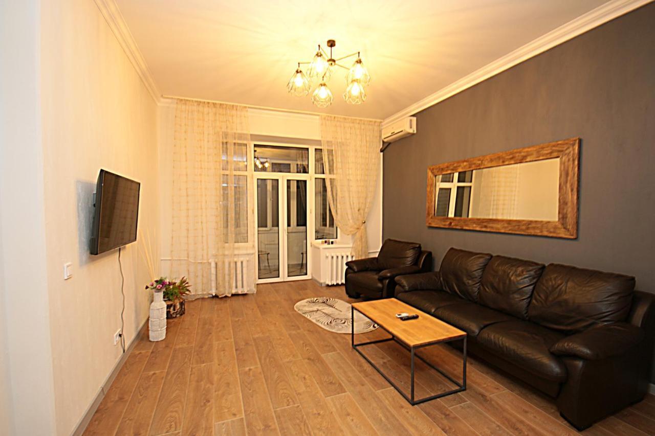 Inn Home Apartments In Kiev Center Exteriör bild