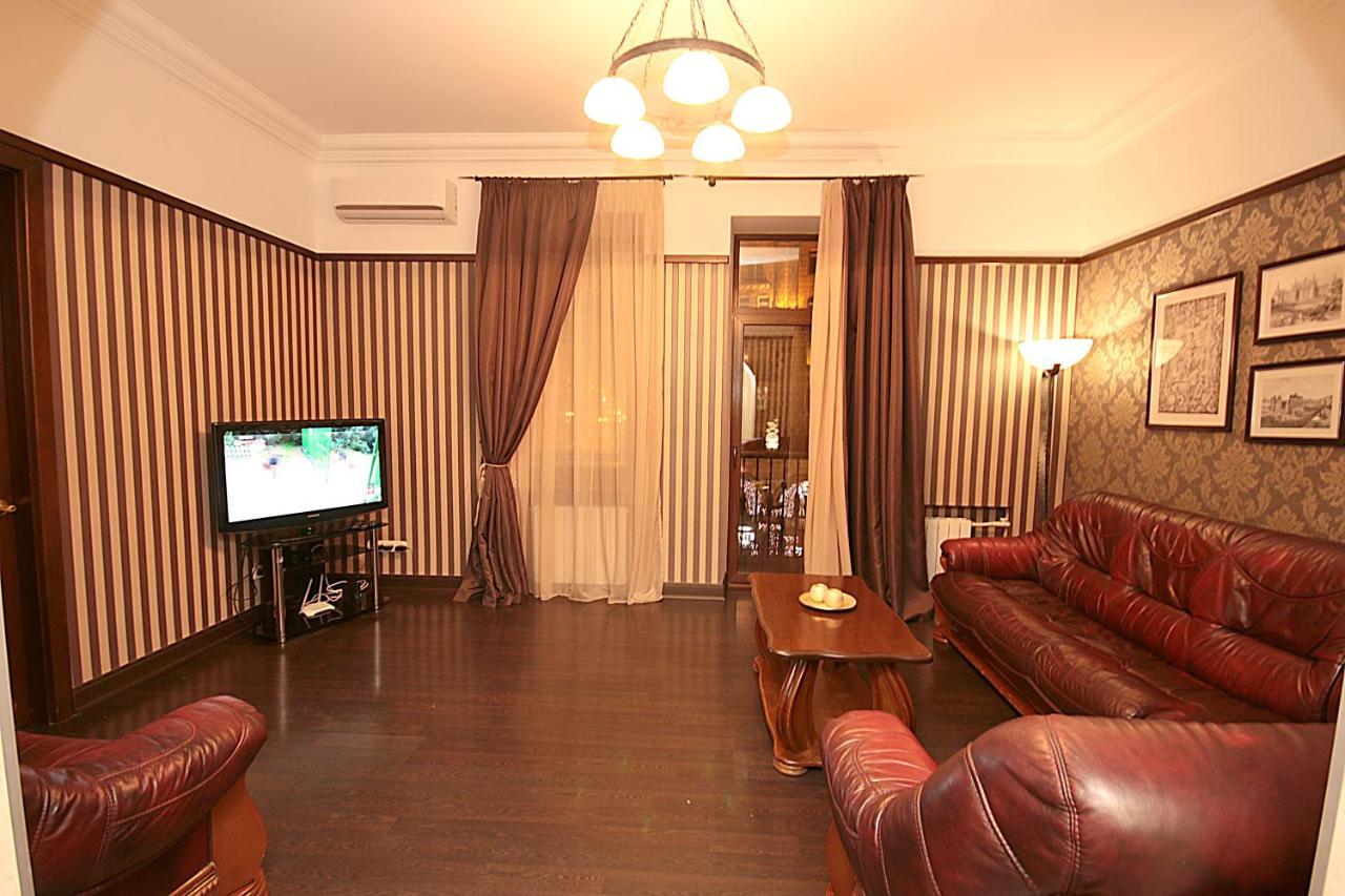 Inn Home Apartments In Kiev Center Exteriör bild